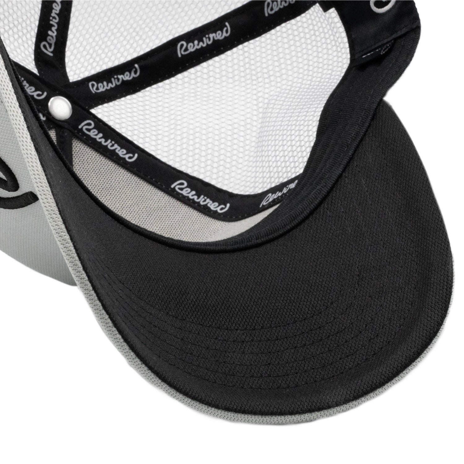 Rewired 2.0 Essential R Trucker Cap - Light Grey/Black - Contrast Under VIsor
