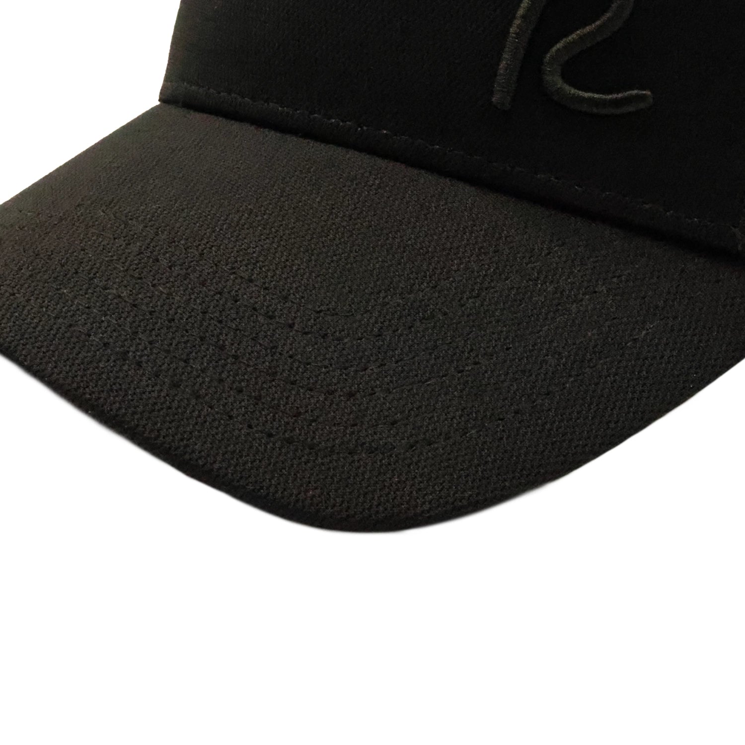 Rewired 2.0 Essential R Trucker - Black/Black - Stitched Peak
