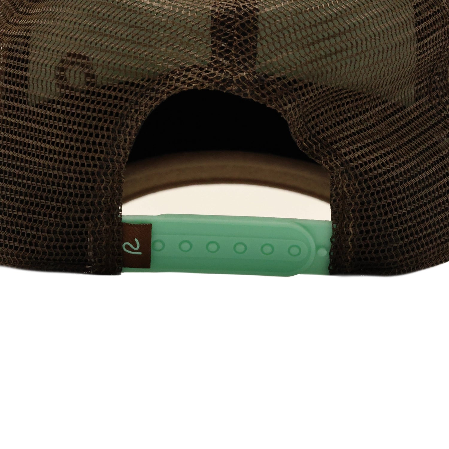 Rewired 2.0 Essential R Trucker Cap - Mint Choc Chip - Fastening