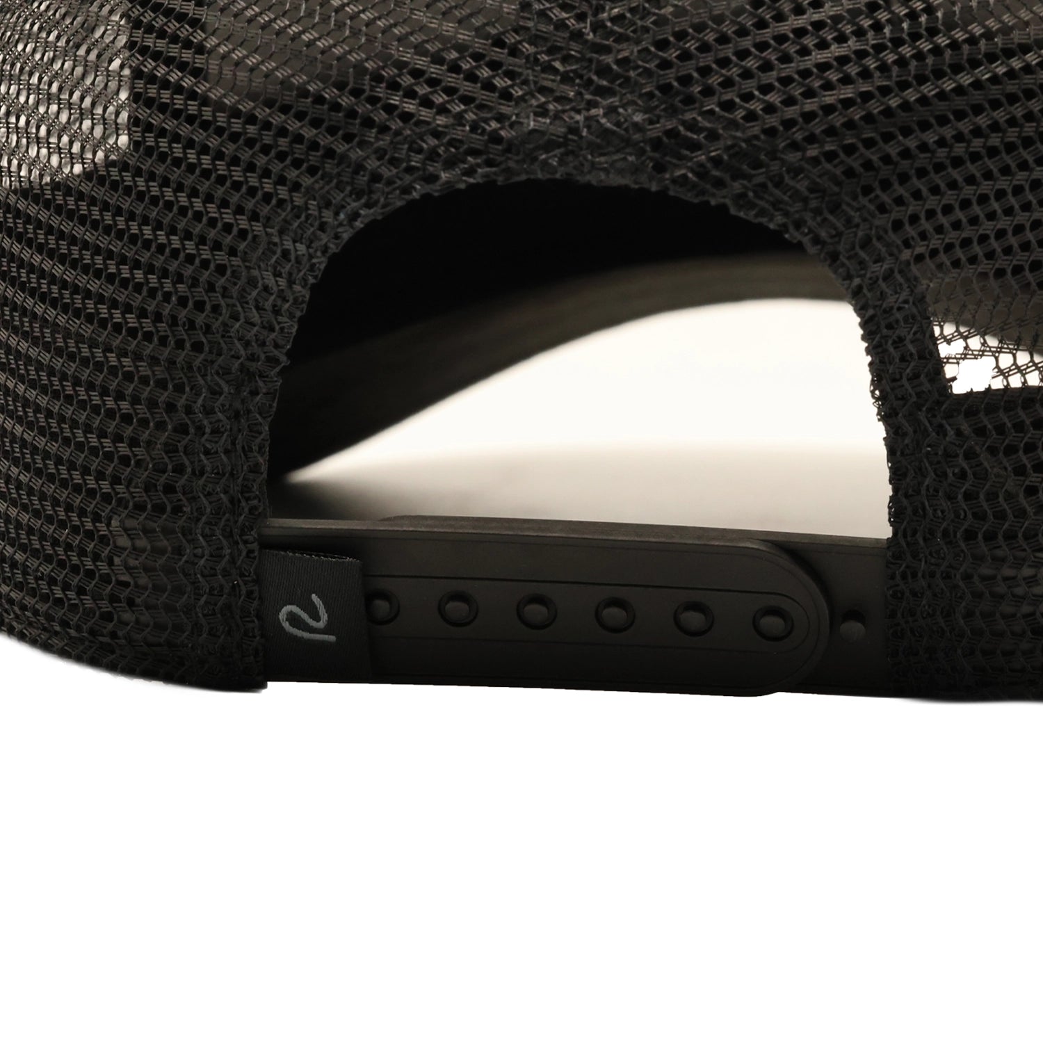 Rewired Suede R Trucker Cap - Midnight black - Snapback Fastening
