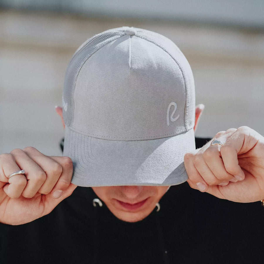 Rewired Essential Suede R Trucker Cap - Grey